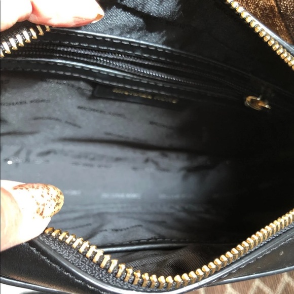 ✨SOLD✨Michael Kors large Ginny Camera - Picture 4 of 8